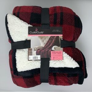 NWT Cuddl Duds Red and Black Plaid Sherpa Throw Blanket 50” X 60”